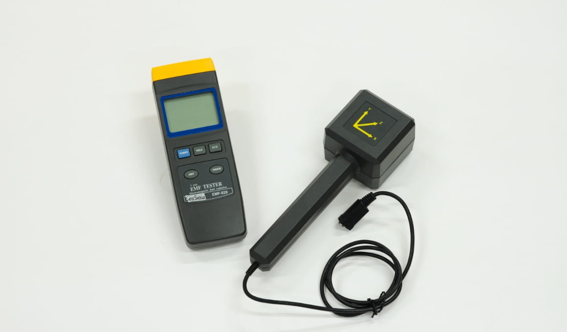 磁界デジタル電磁波測定器の写真